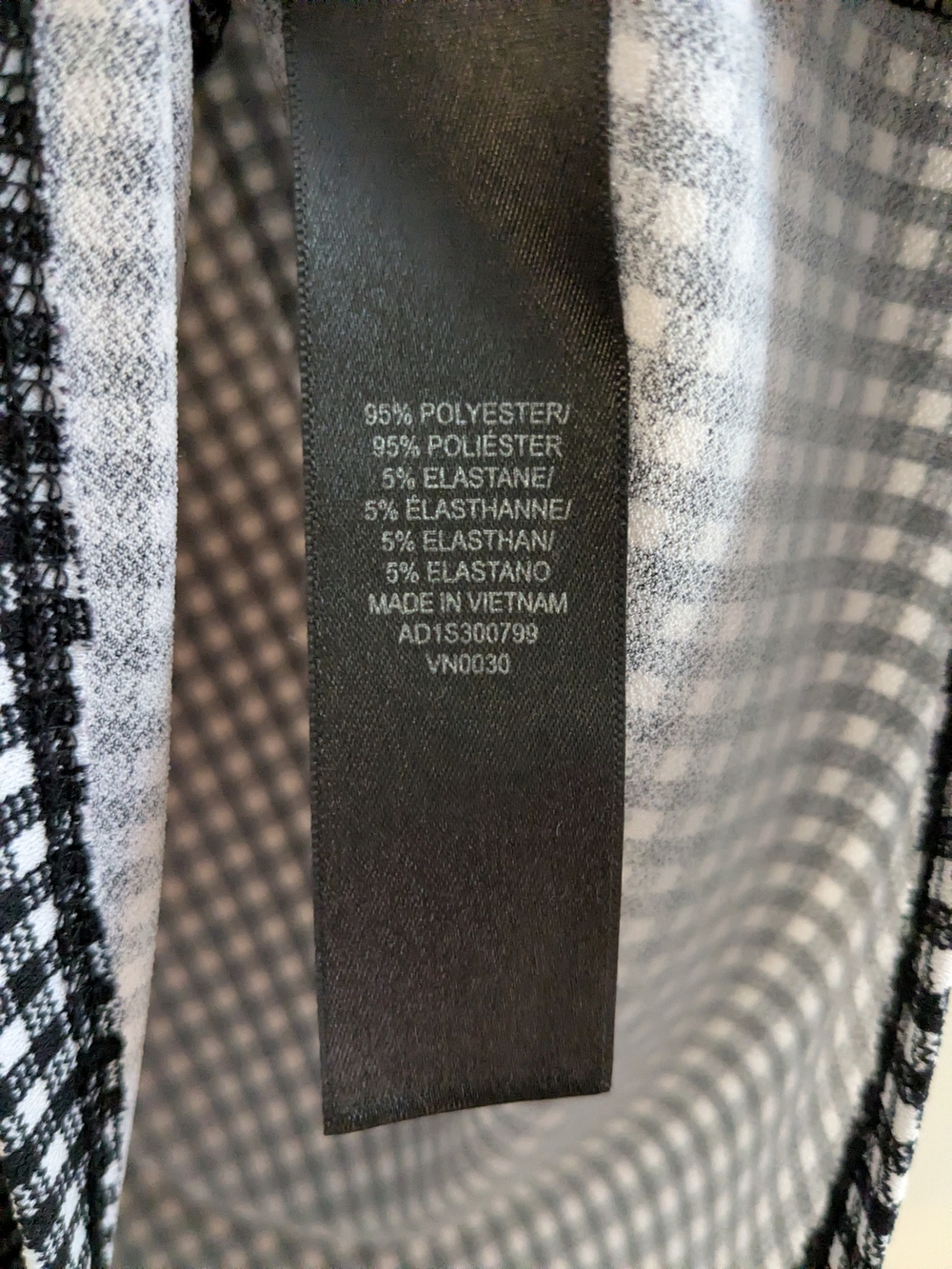 Adrianna Papell Black and White V-Neck Short Sleeve Blouse - Picture 5 of 6